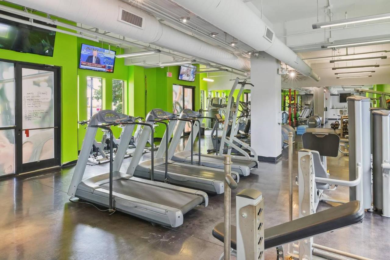 Апартаменты Trifecta Ace Location Pool & Gym Superhost Шарлотт Экстерьер фото