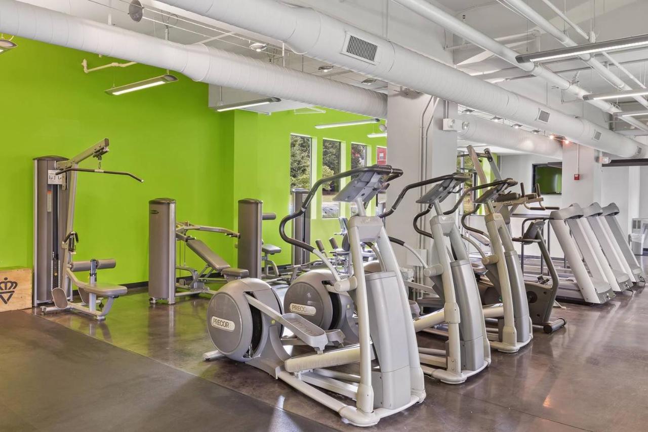 Апартаменты Trifecta Ace Location Pool & Gym Superhost Шарлотт Экстерьер фото